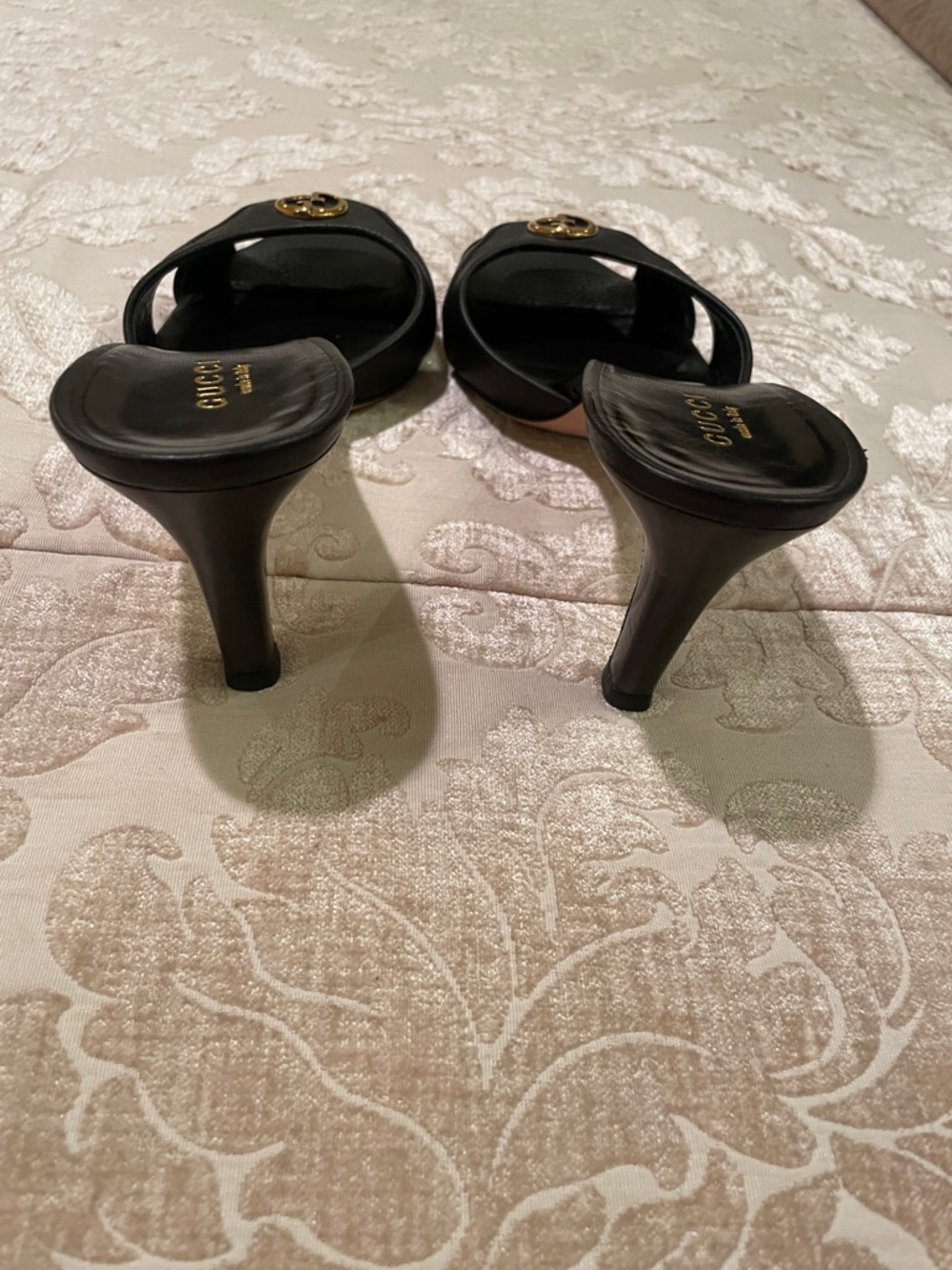 Gucci Black Leather Open-Toe Mule Sandals with Gold GG Medallion - Picture 2 of 4